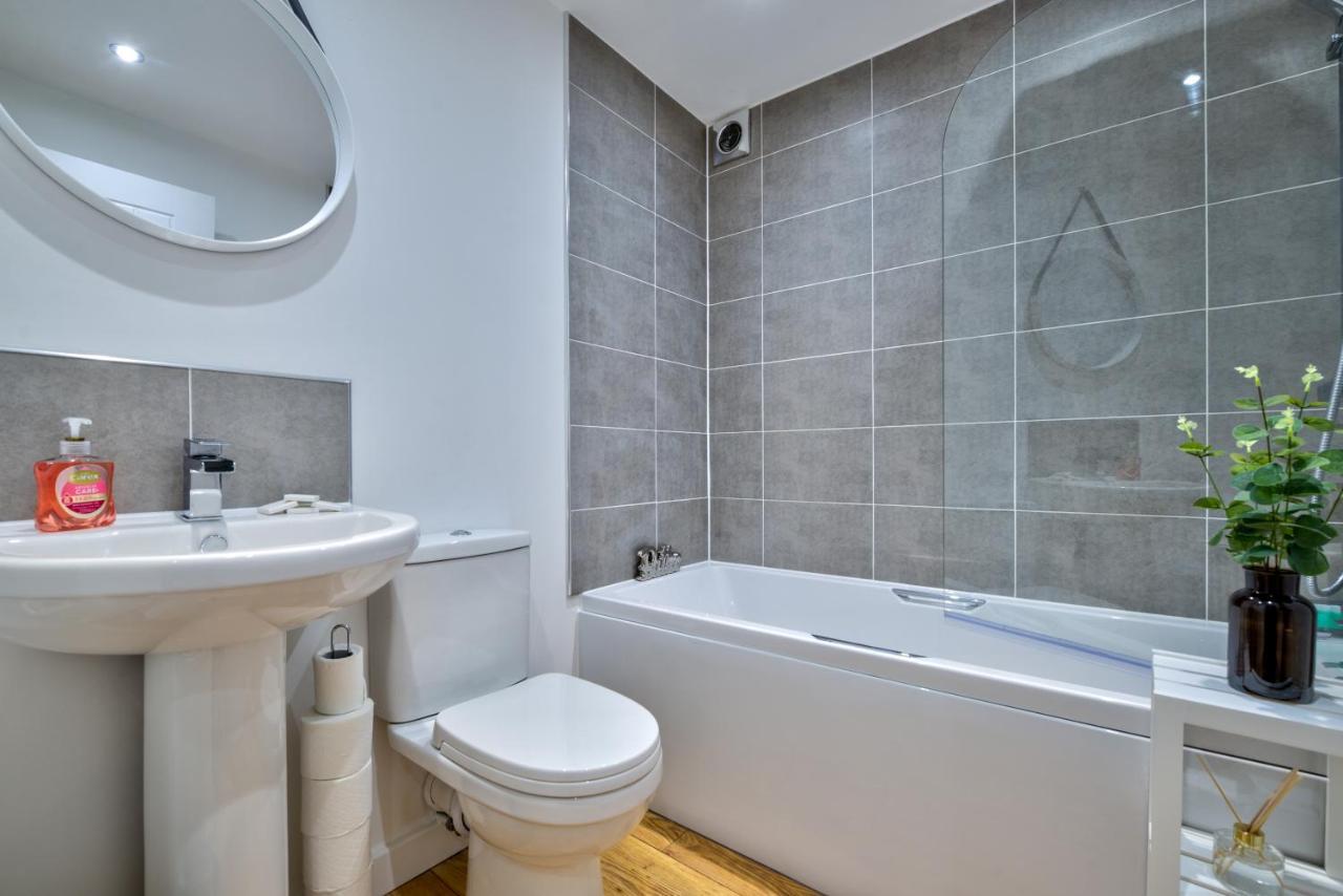 Stamford Central Stay - Stylish 2-Bed Apartment With Wifi Kültér fotó